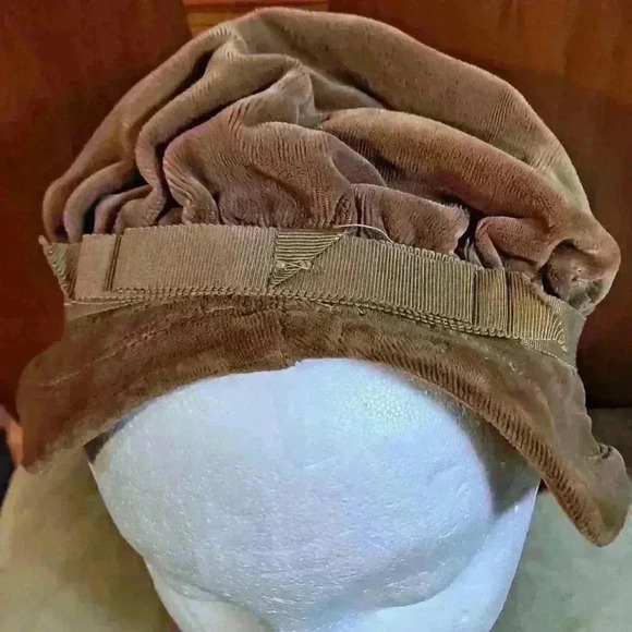 Vintage Ladies 50s Velvet Type Caramel Brown Ruched Hat - Picture 3 of 8